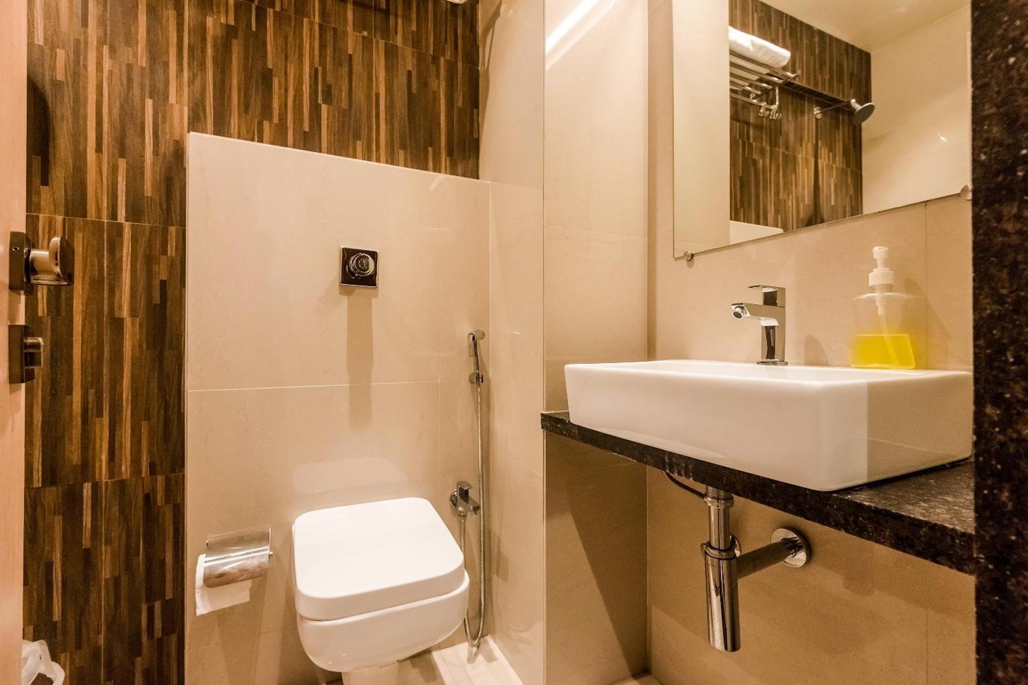Super Capital O Hotel Konar Inn Turambhe Dış mekan fotoğraf