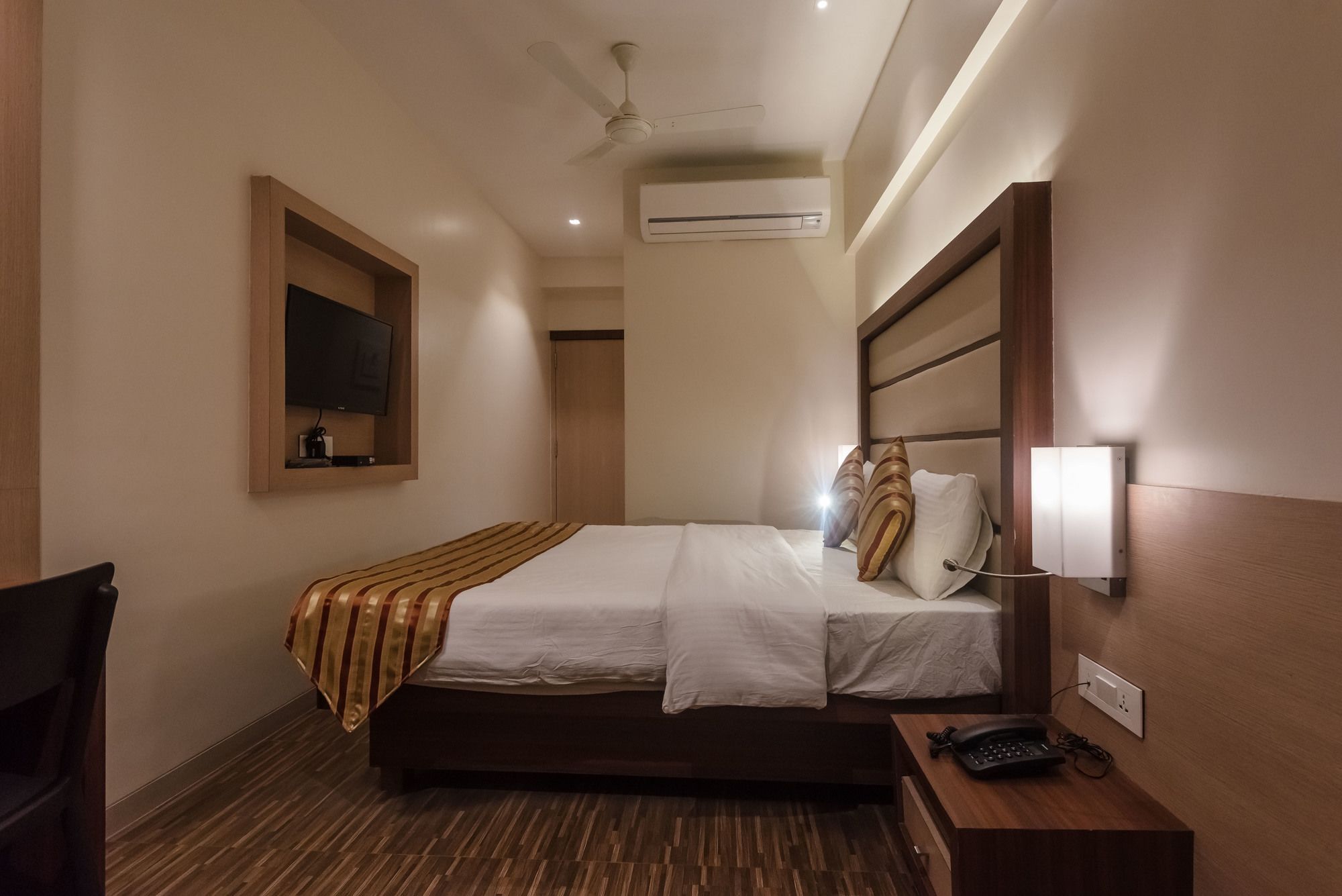 Super Capital O Hotel Konar Inn Turambhe Dış mekan fotoğraf